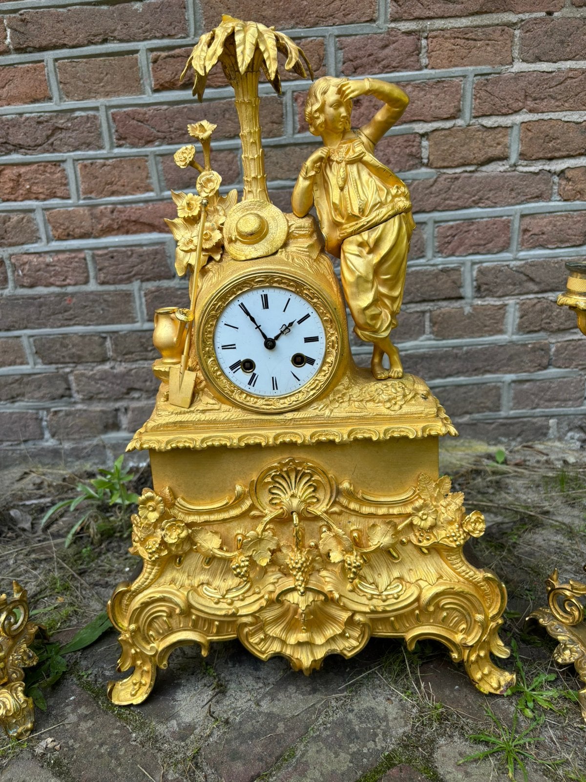 Vuur vergulde pendule met candelabra, Ophalen