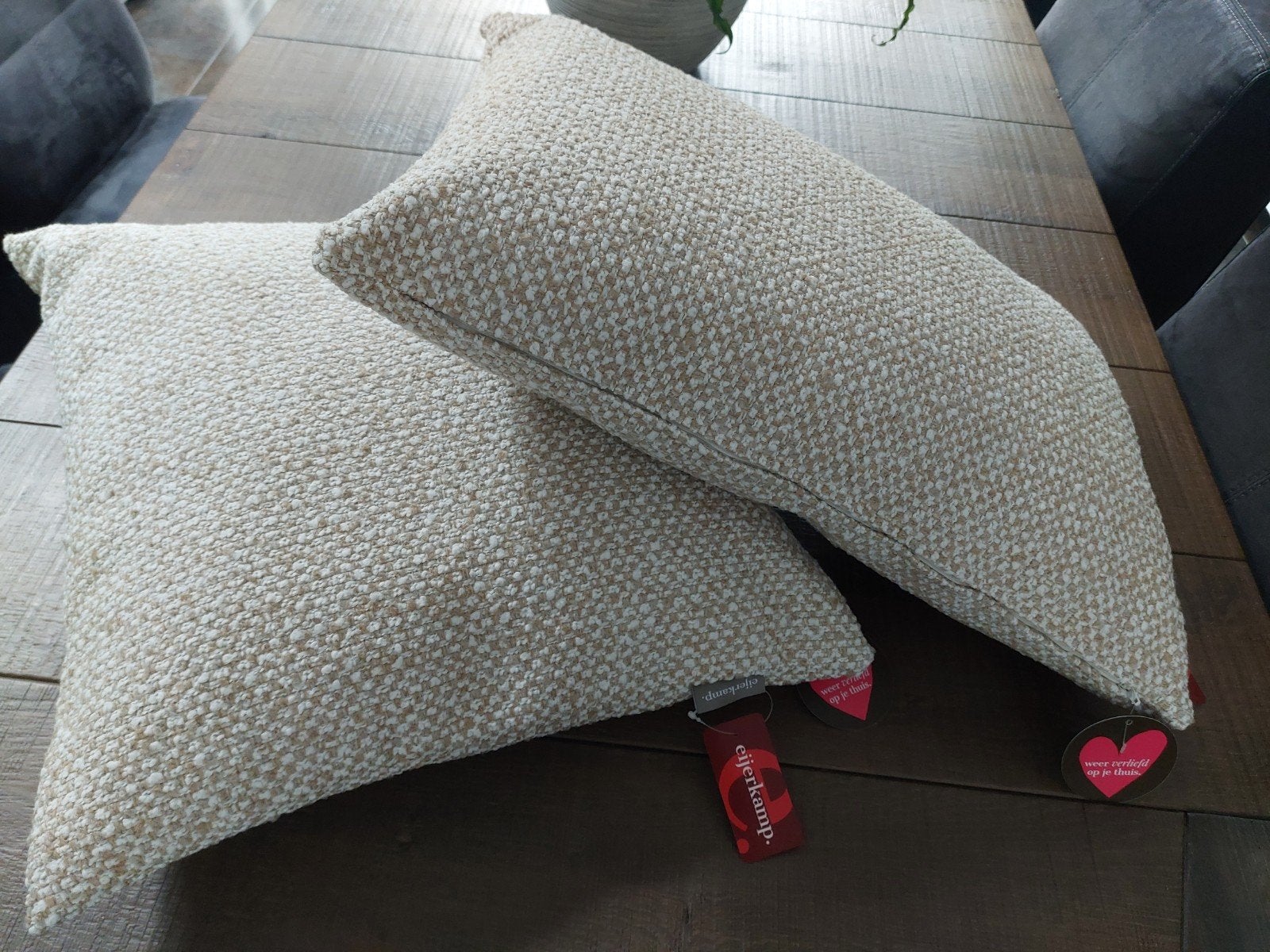2 mooie nieuwe kussen, Ophalen, Nieuw, Beige, Overige vormen
