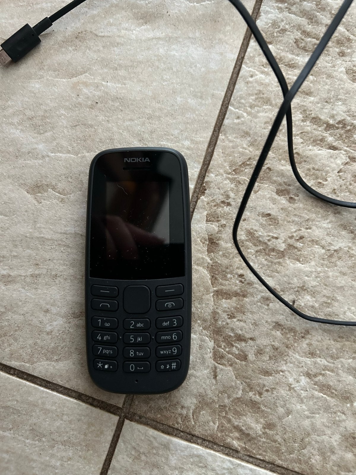 Nokia telefoon met oplader, Gebruikt, Info@pt3ds.com, Zwart, Fysiek toetsenbord