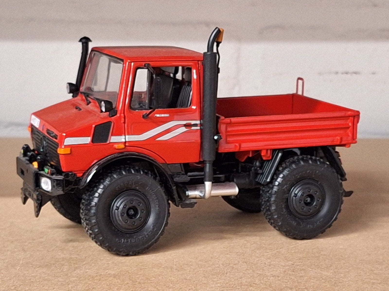 Unimog U1600 Rood, Schuco, Tractor of Landbouw, Ophalen of Verzenden, Zo goed als nieuw
