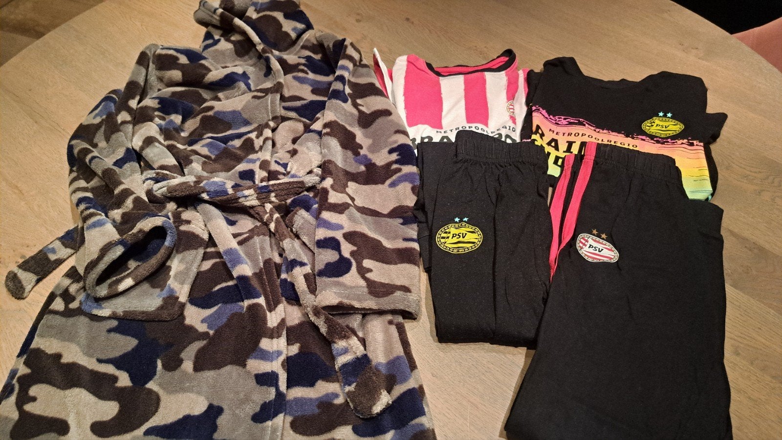 hema badjas psv pyjama's 152 lang winter, Kinderen en Baby's, Ophalen of Verzenden, Zo goed als nieuw