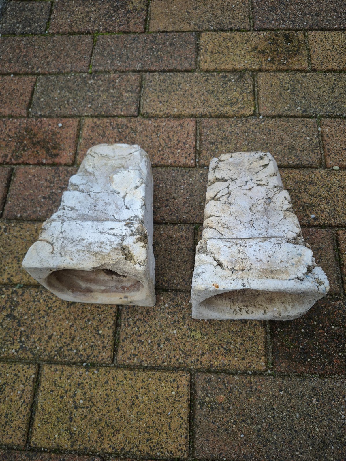 Set van 2 gebruikte stenen bloembakken, Tuin en Terras, Ophalen, Steen, Gebruikt, Minder dan 30 cm