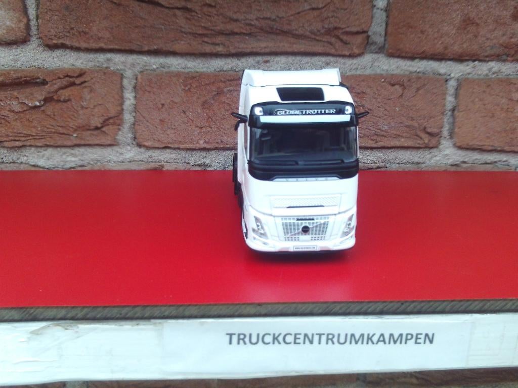 WSI  Volvo  FH  Aero  6 x 2  Witte  Lijn., Ophalen of Verzenden, Nieuw, Bus of Vrachtwagen, Wsi