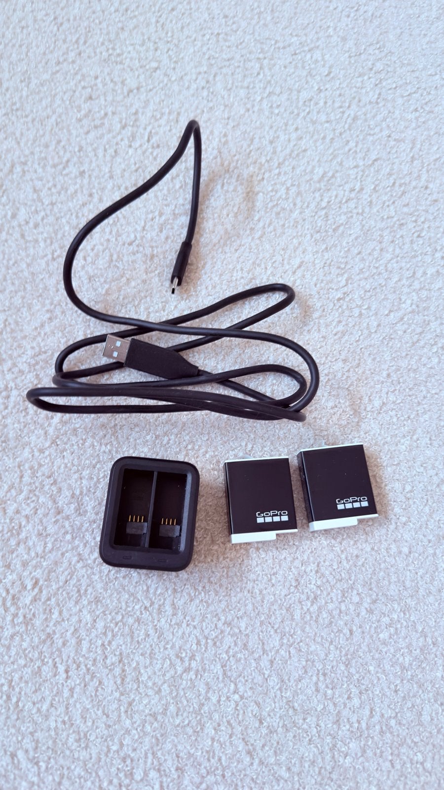 GoPro Dual Batterijlader + 2x Enduro batterij + USB-C, Ophalen of Verzenden, Zo goed als nieuw, Oplaadbaar