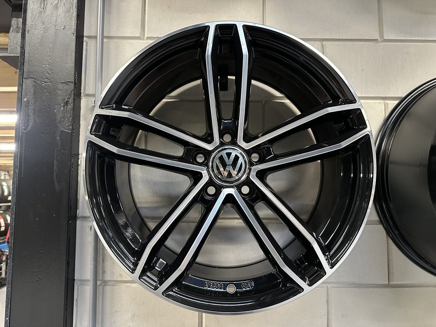 NIEUW 18inch Audi BMW VW Seat NEW GTI Style Velgen 5x112, 18 inch, -, -, Banden en Velgen