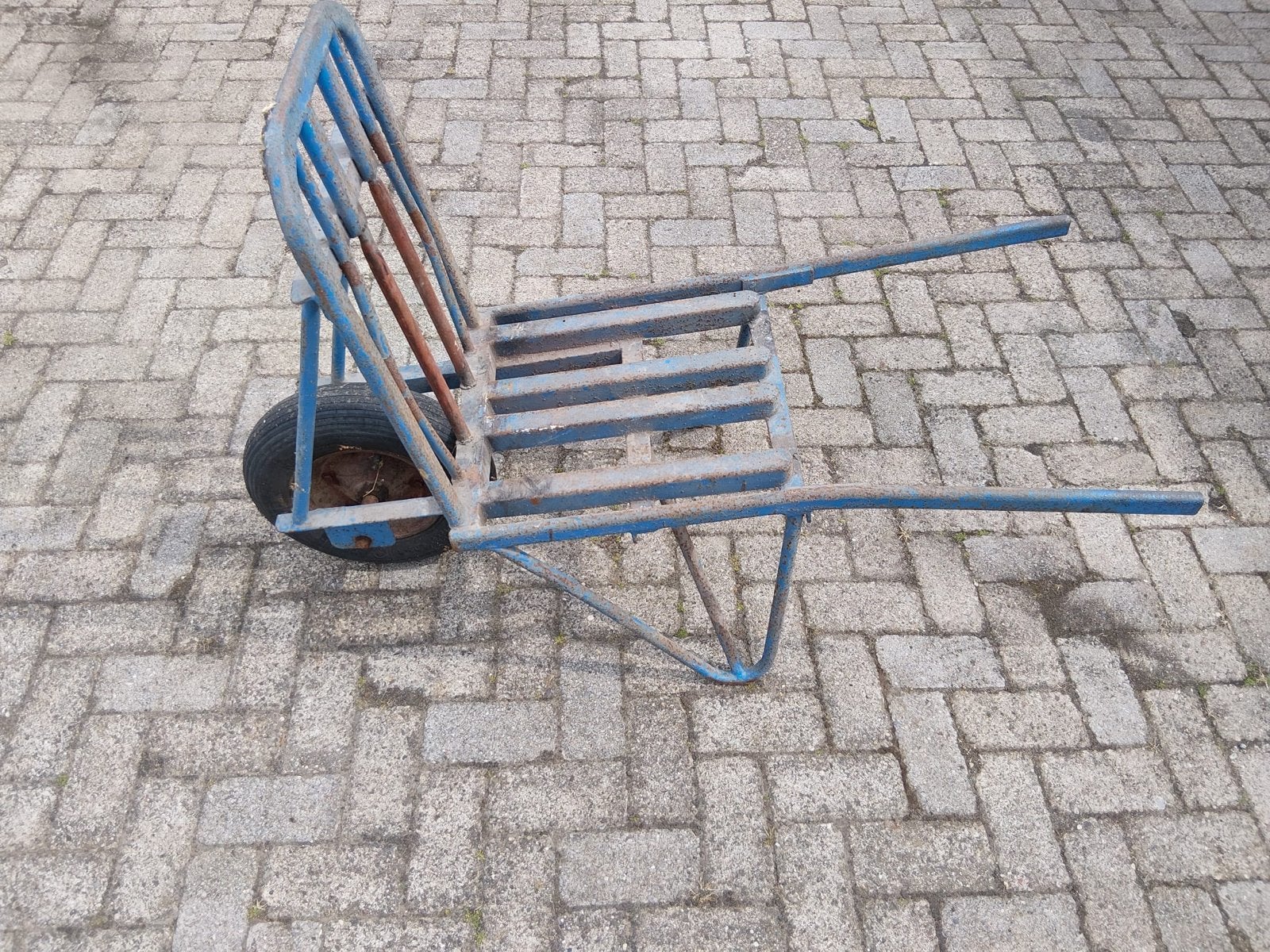 Stenen kruiwagen., Ophalen, Gebruikt, Handmatig, Eenwielig