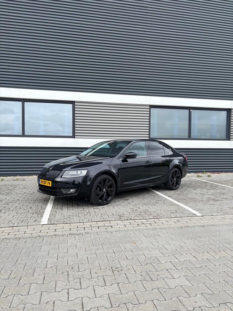 Skoda Octavia 1.4 TSI VOL opties! Zwart Facelift, Nieuwe APK, Voorwielaandrijving, Stof, Zwart, 4 cilinders