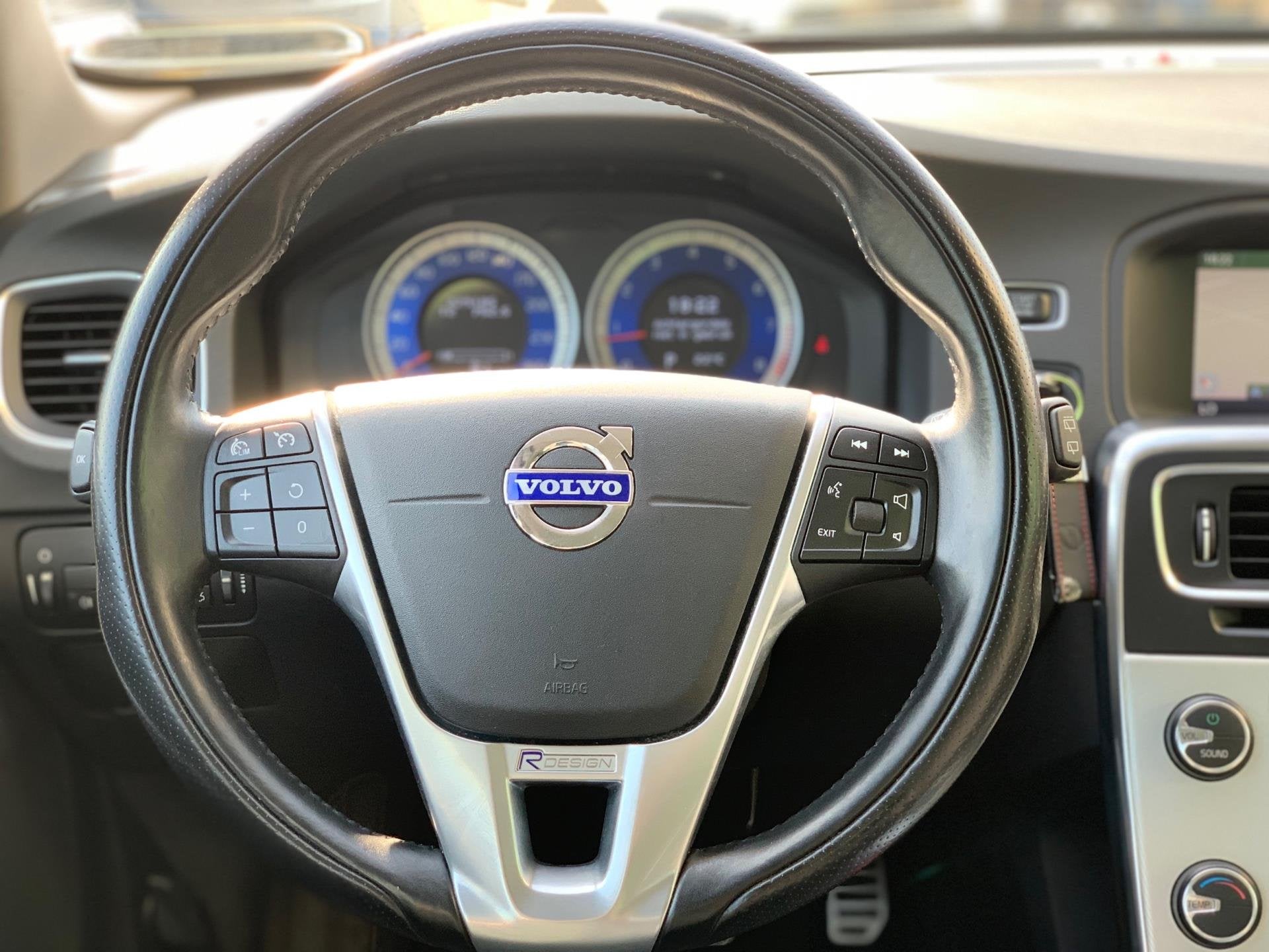 Volvo V60 1.6 T3 R-Design|2e Eigenaar|Automaat|Navigatie|Cli, Auto's, Gebruikt, 4 cilinders, 150 pk, Leder en Stof