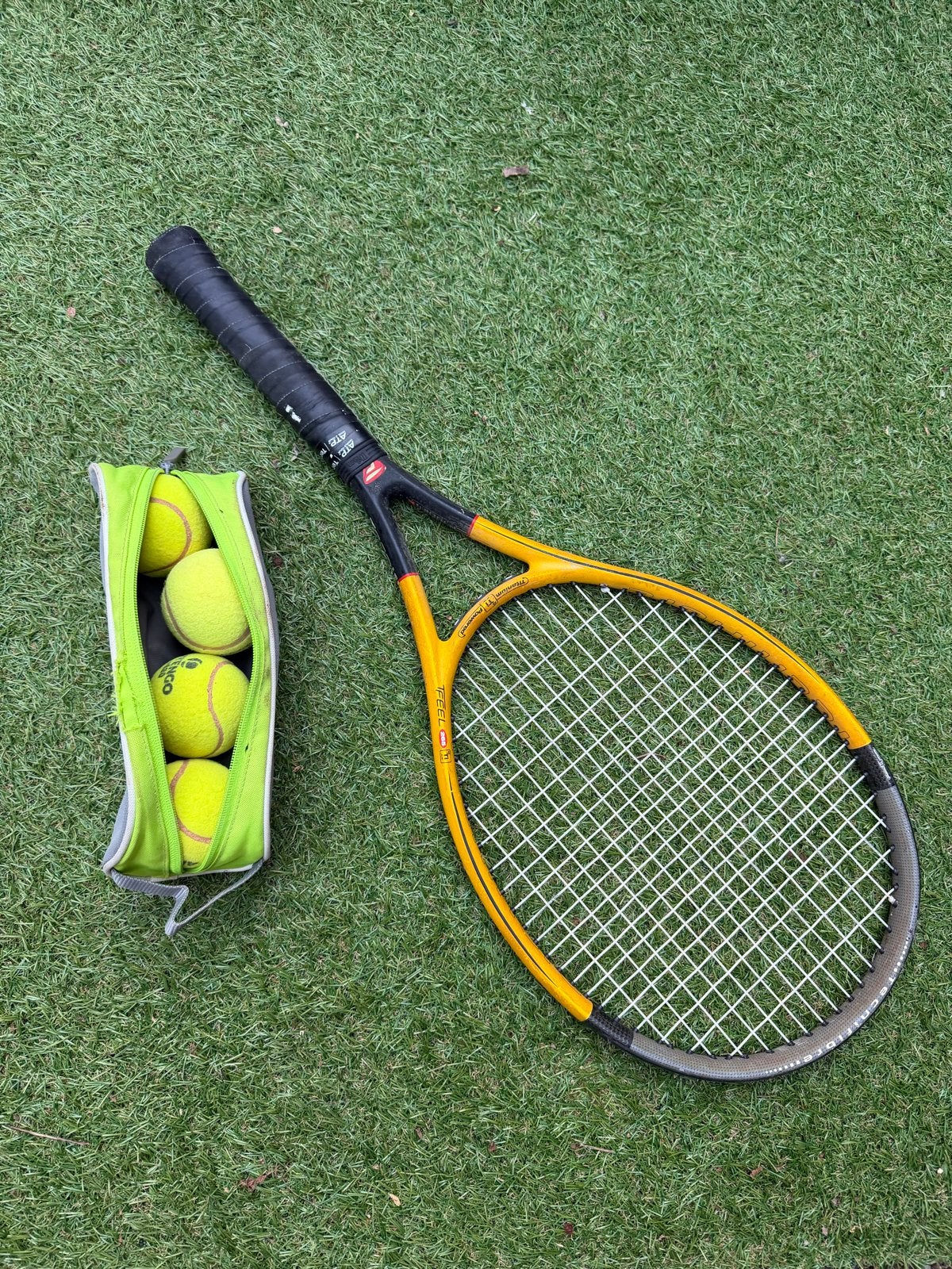 Tecnifibre T-Feel 265 Tennisracket met tennisballen, Ophalen of Verzenden, Gebruikt, Racket, Overige merken