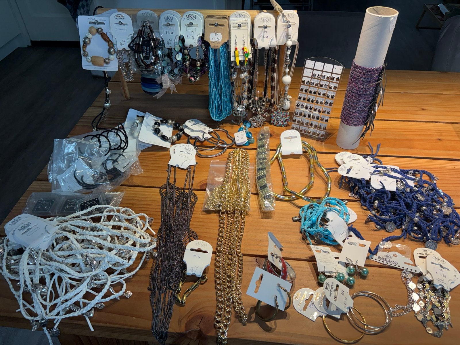 Partijtje MKM Sieraden Collectie  ca. 200 stuks), Ophalen of Verzenden, Nieuw, Overige kleuren, Overige materialen