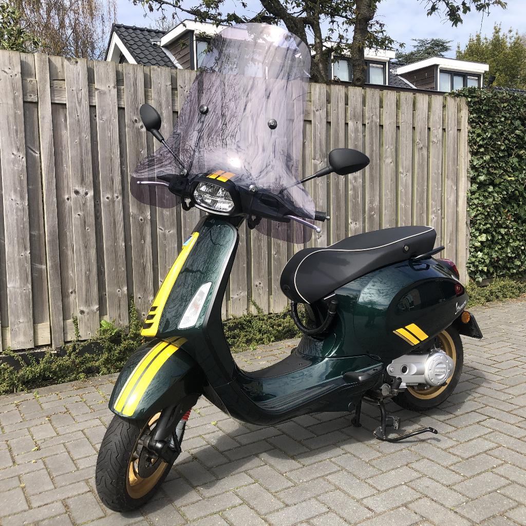 Vespa Sprint Racing Sixties - British racing green, Fietsen en Brommers, Scooters | Vespa, Ophalen, Vespa S, Zo goed als nieuw