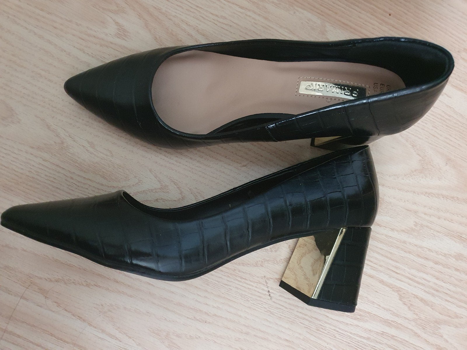 Zwarte pumps met krokodillenprint en gouden hak maat 38, Pumps, Primark, Zwart, Ophalen of Verzenden