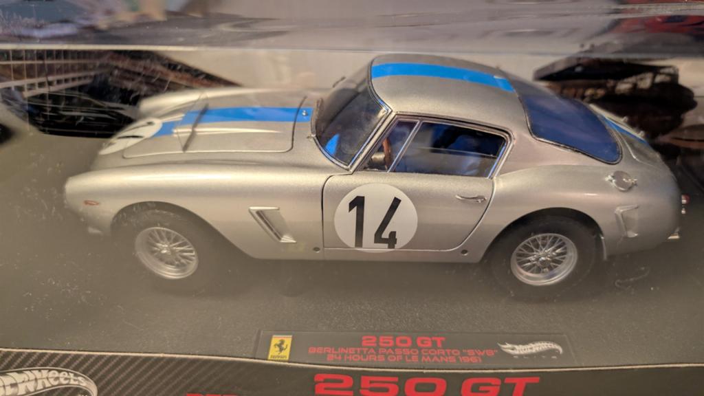 Hotwheels Ferrari 250GT 1:18 ZGAN in originele doos, Ophalen
