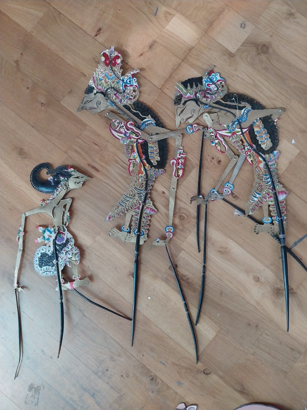 Set van diverse (10) Indonesische Wayang poppen, Antiek en Kunst, Handgemaakt, Indonesië, Meerkleurig, Pop