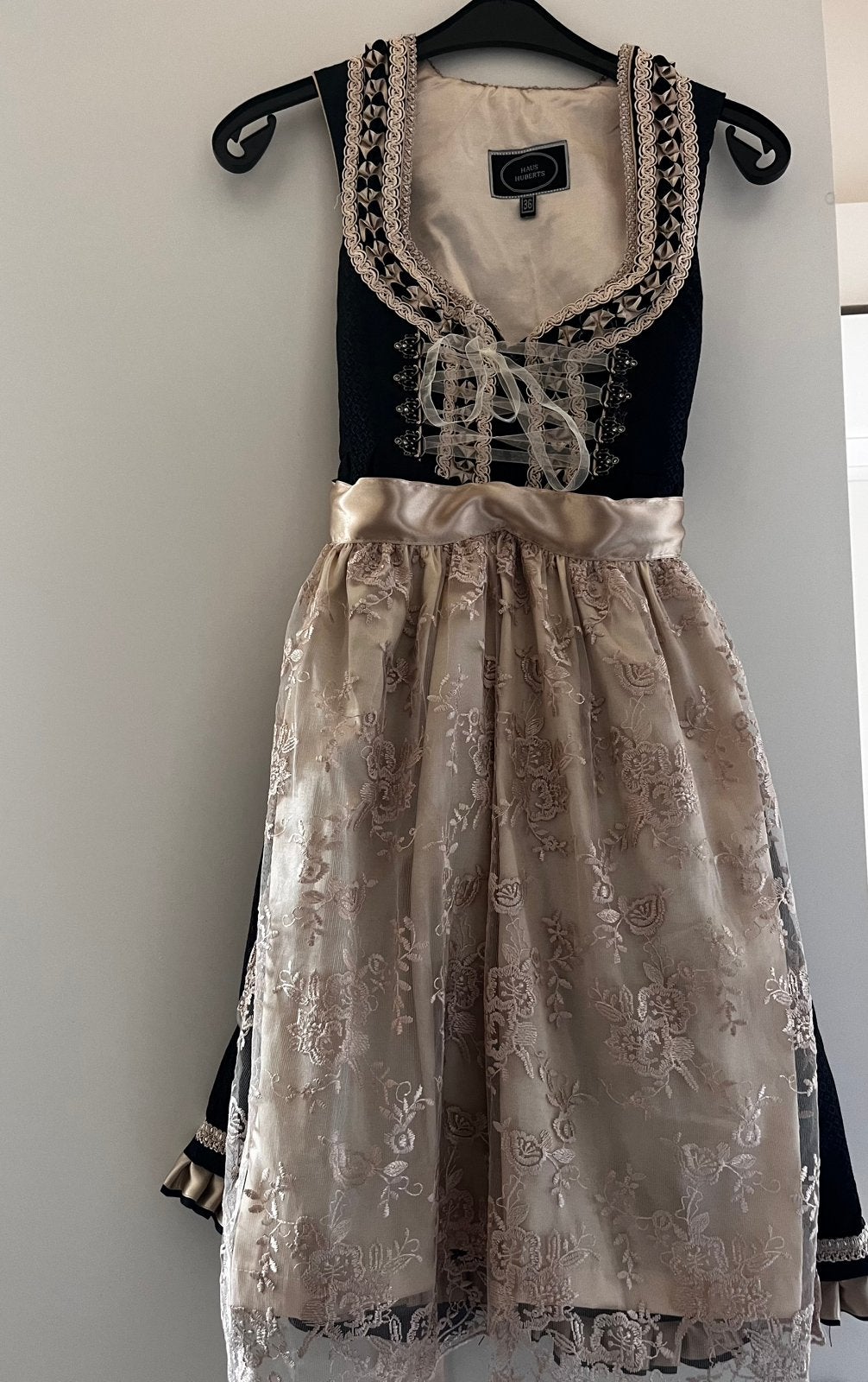Dirndl, Kleding | Dames, Ophalen of Verzenden, Zo goed als nieuw, Overige thema's