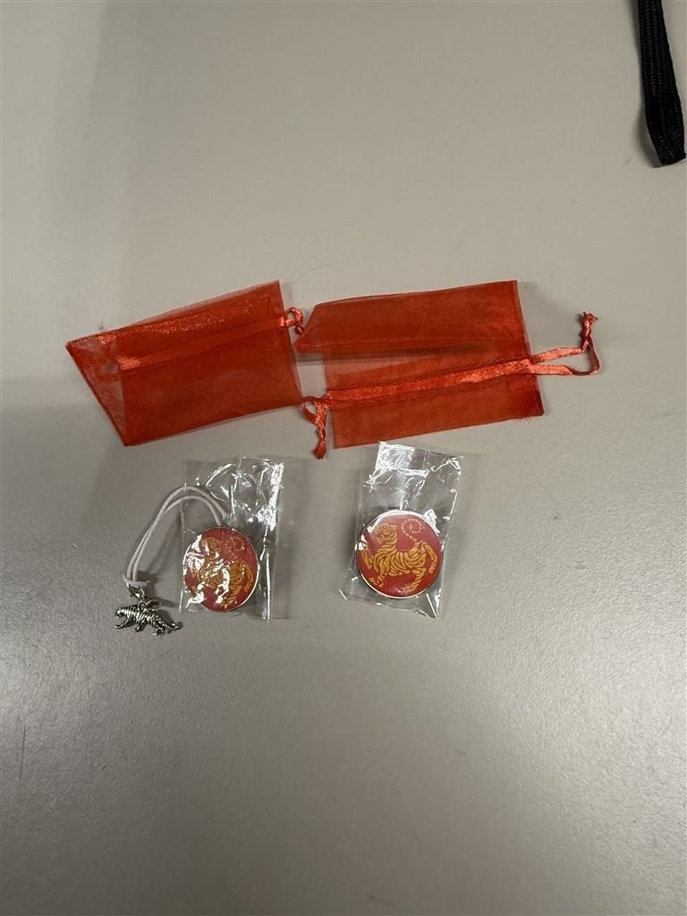 shotakan Karate tijger badge button twee stuks, Ophalen of Verzenden, Nieuw, Overige onderwerpen