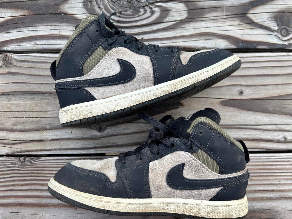 Nike Jordan 1 Mid - maat 34, Ophalen of Verzenden, Zo goed als nieuw, Jongen of Meisje, Sportschoenen