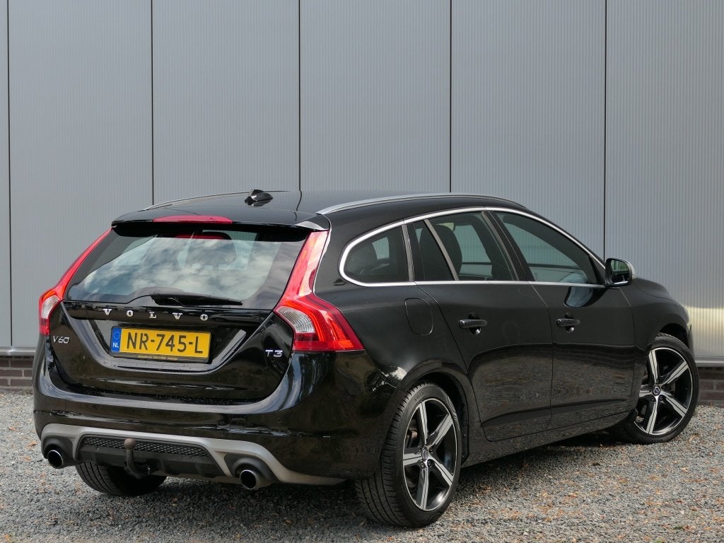 Volvo V60 2.0 T3 Nordic+ Xenon / Trekhaak / Standkachel, Auto's, 1479 kg, Gebruikt, 4 cilinders, 1969 cc