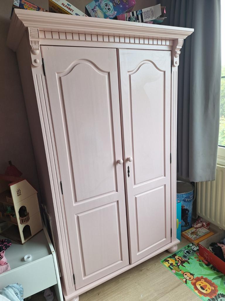 Mooie brocante kledingkast - roze, Antiek en Kunst, Antiek | Meubels | Kasten, Ophalen of Verzenden