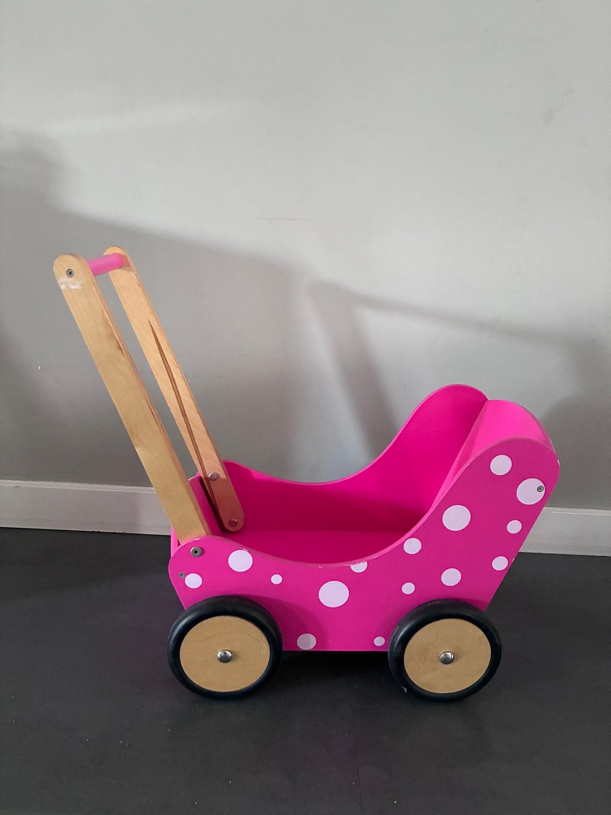 Roze houten poppenwagen met stippen - Simply for Kids, Ophalen, Gebruikt, Overige typen