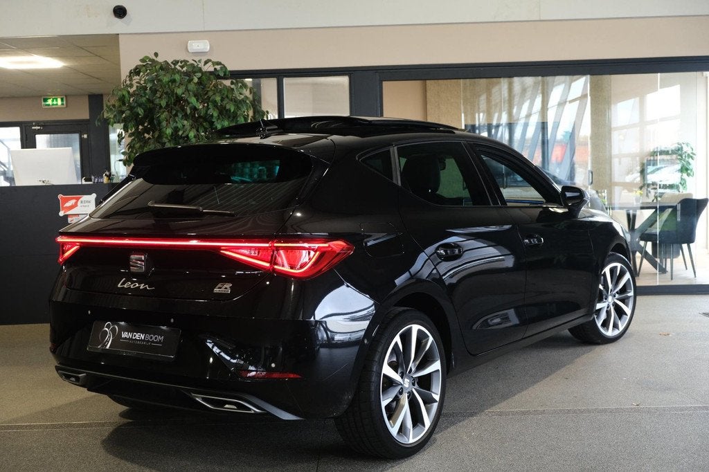 Seat Leon 1.4 TSI FR eHybrid 204pk Pano Camera ACC Led Virtu, Auto's, Seat, Gebruikt, Zwart, 4 cilinders, Leon
