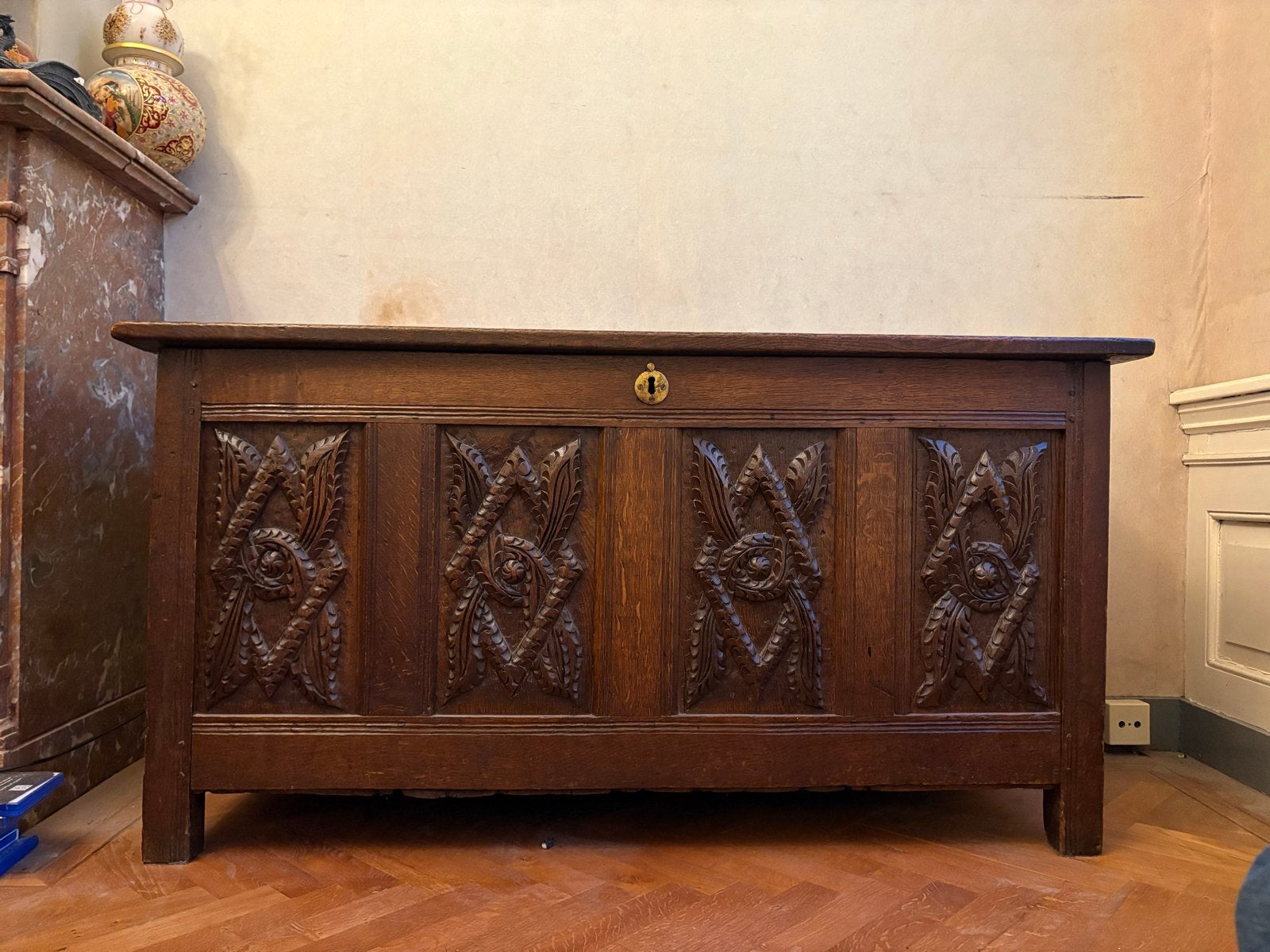 Antieke Eiken dekenkist met Handgesneden Details, Antiek en Kunst, Ophalen