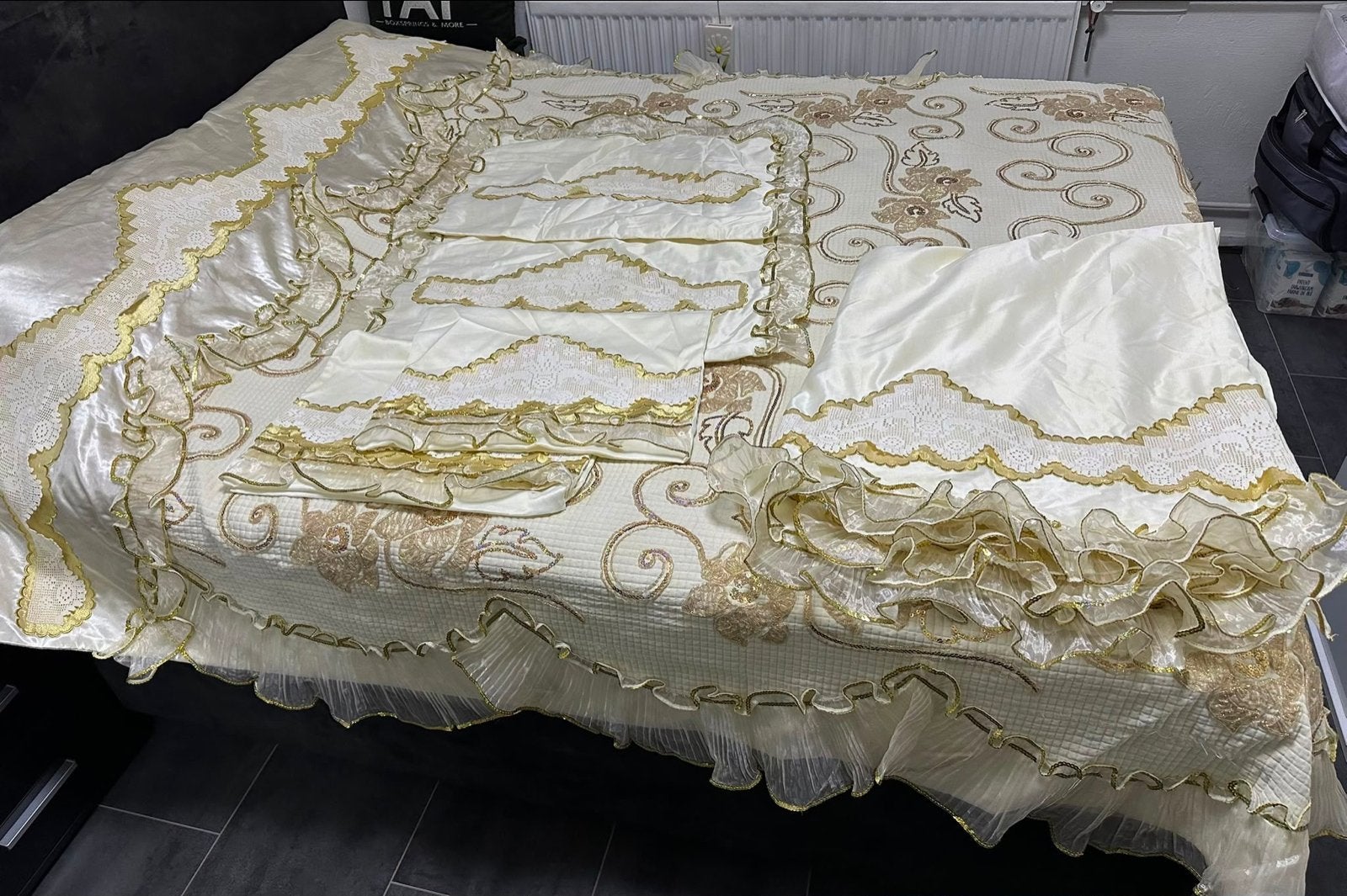 Luxe Beddengoedset - Crème met Gouden Details, Overige merken, Beige, Beddengoedset, Ophalen of Verzenden