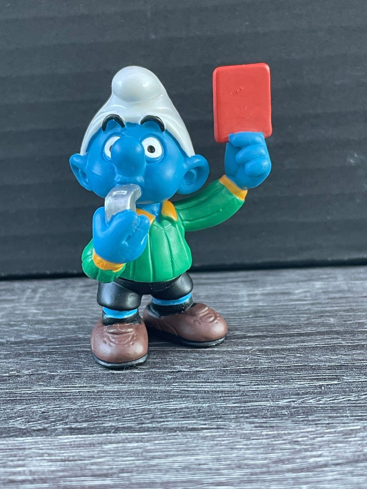 Smurf Scheidsrechter met Rode Kaart - Vintage Figuurtje, Ophalen of Verzenden, Gebruikt, Overige Smurfen, Poppetje, Figuurtje of Knuffel