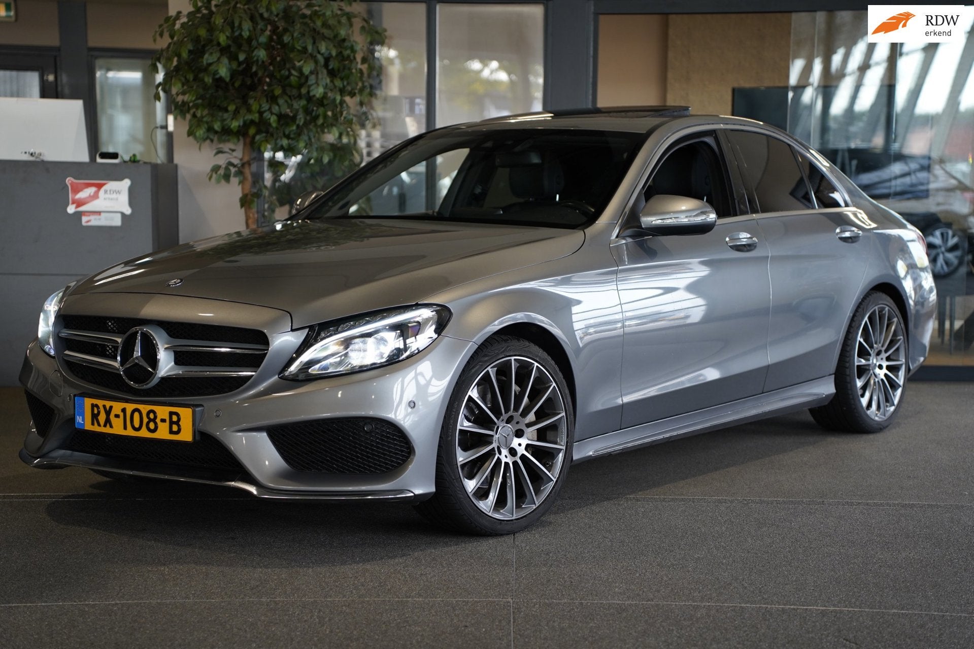Mercedes-Benz C-klasse 250 DCT AMG Dak Leder Burmester Xenon, Auto's, Automaat, Dealer onderhouden, 4 cilinders, Leder