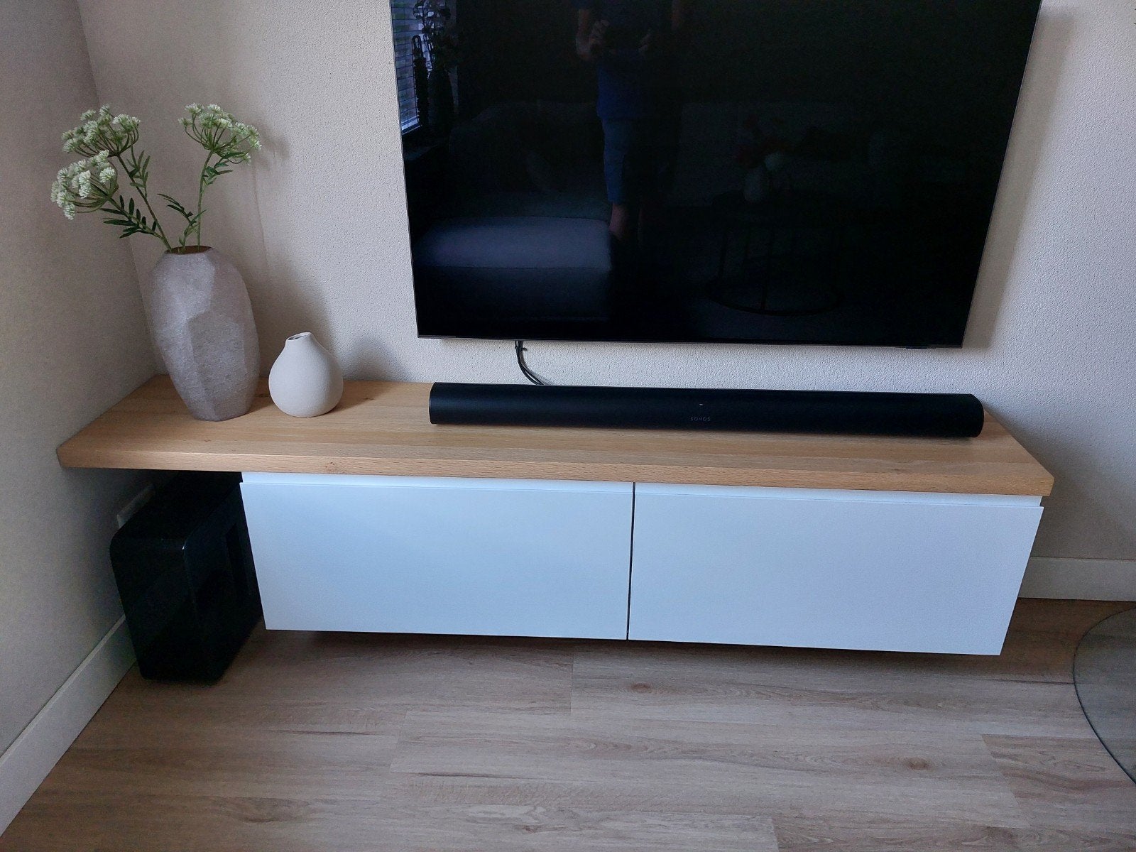 Tv-meubel(zwevend) met eiken plank., Ophalen, 150 tot 200 cm, Zo goed als nieuw, Minder dan 100 cm