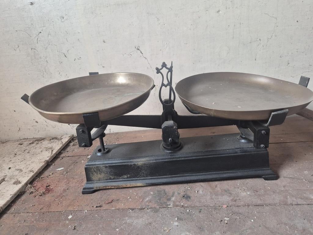 Antieke Balansweegschaal met Bronzen Schalen, Ophalen
