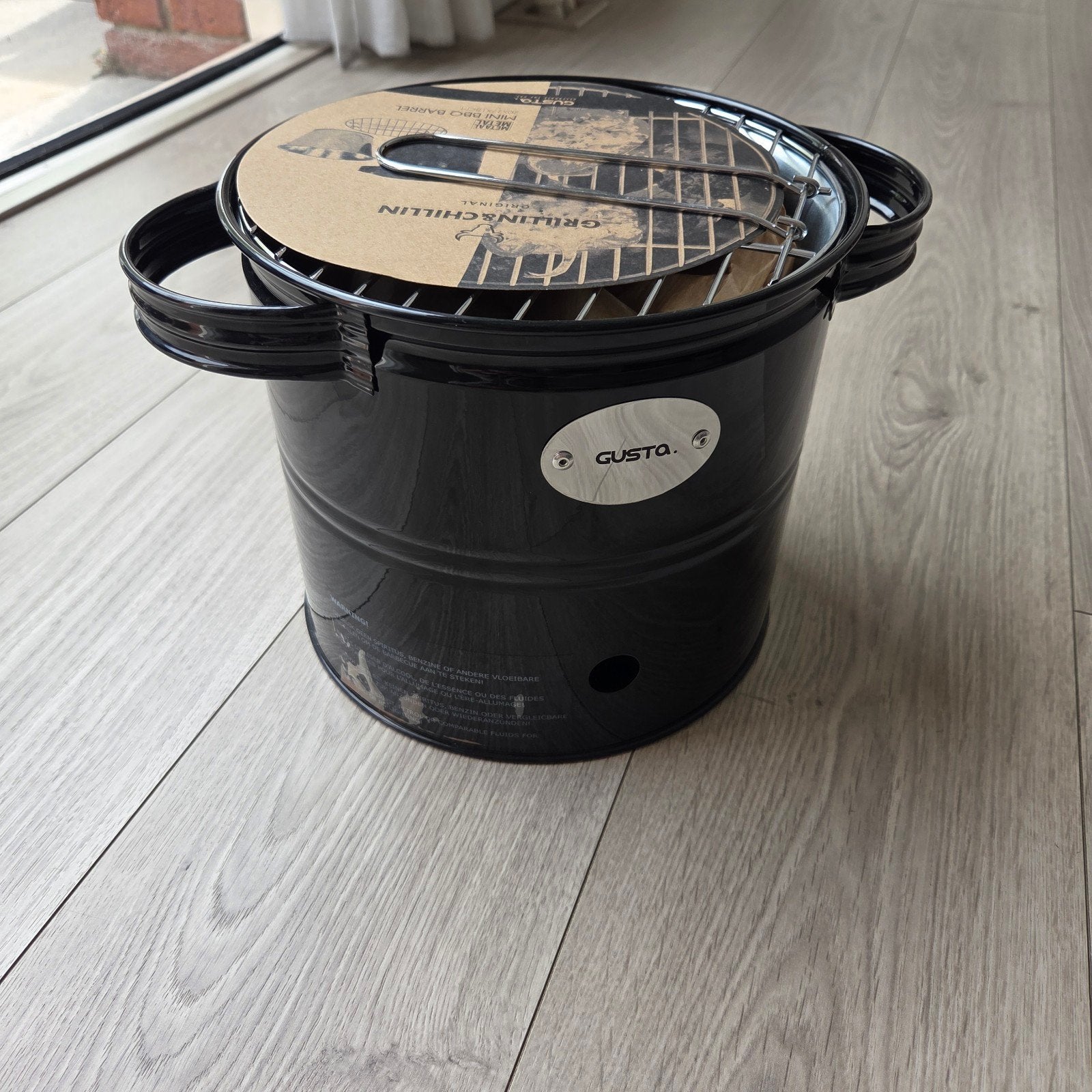 Gusta Mini Barrel BBQ – nieuw in verpakking, Tuin en Terras, Houtskoolbarbecues, Verzenden, Nieuw