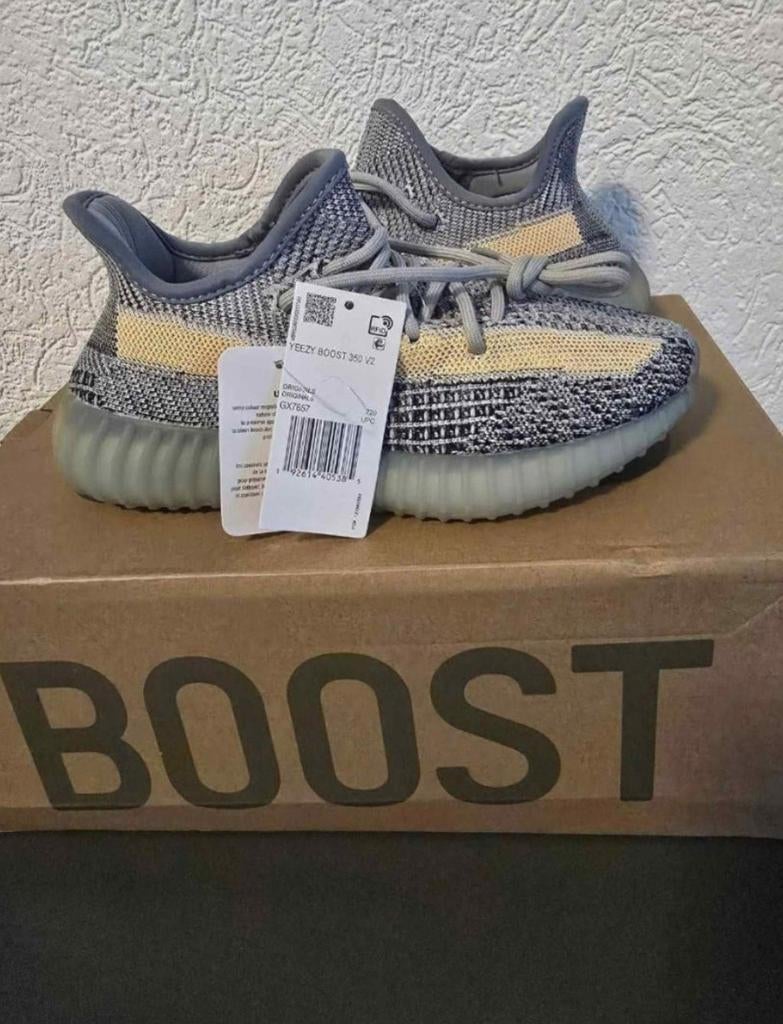 Yeezy 350, Ophalen of Verzenden, Nieuw, Zwart