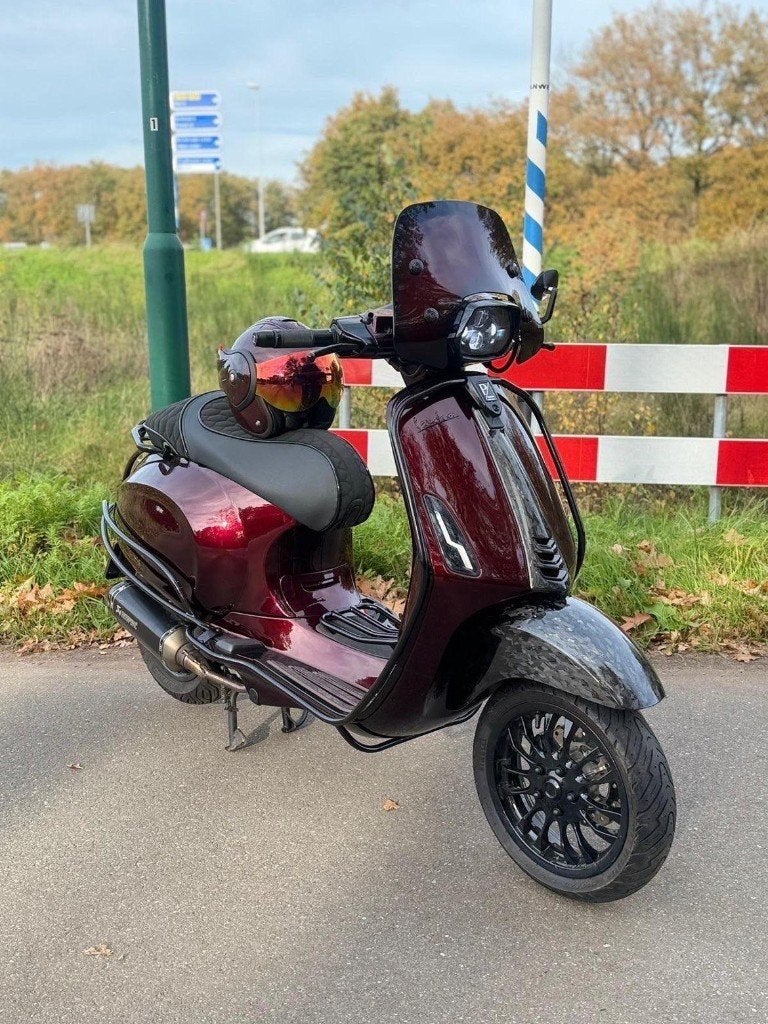 Vespa Sprint 80cc | Full Option | Candy Wine Red | akrapovic, Ophalen, Vespa S, Zo goed als nieuw, 80 cc
