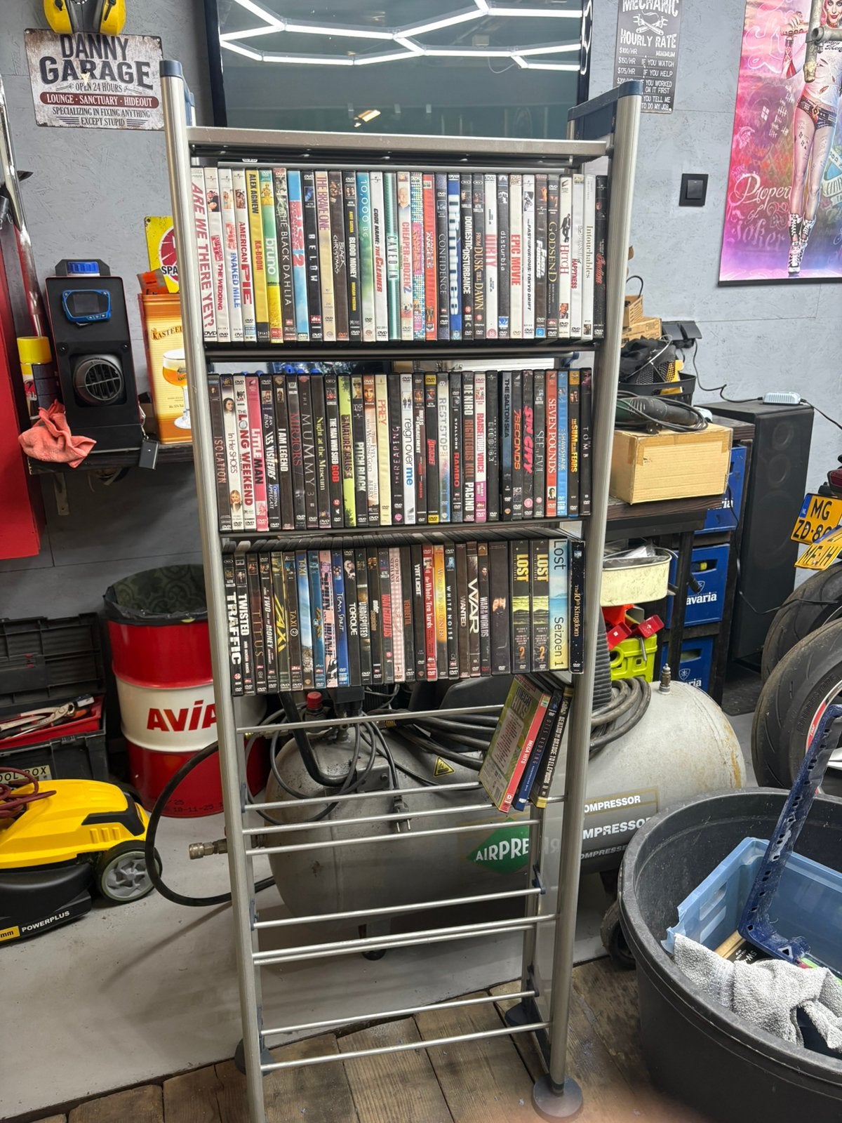 Dvd rek inclusief dvd s, Alle leeftijden, Ophalen, Zo goed als nieuw