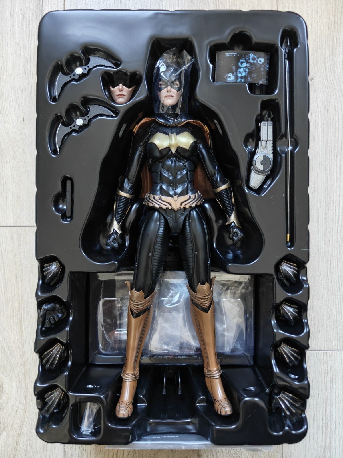 Hot Toys Batgirl Arkham Knight (VGM040), Verzamelen, Ophalen of Verzenden