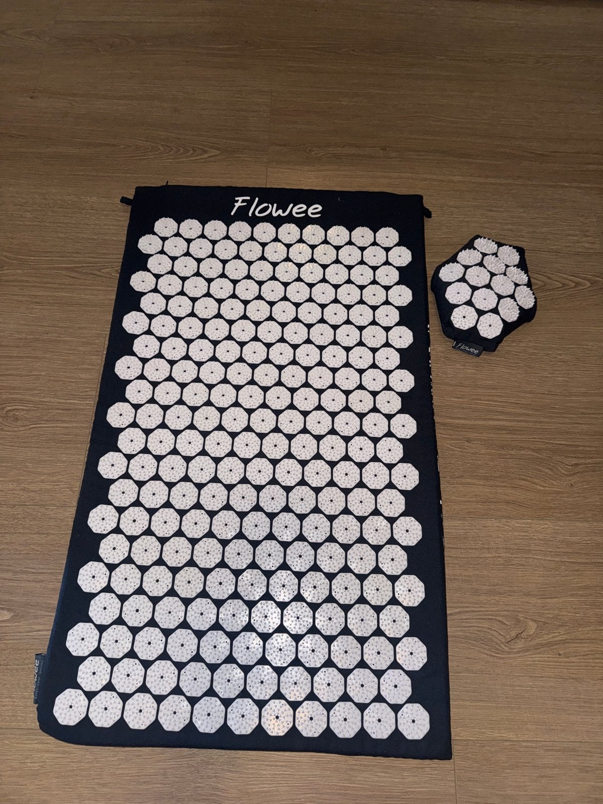Flowee acupressuurmat en handschoen set, Ophalen of Verzenden, Zo goed als nieuw, Yoga-accessoire