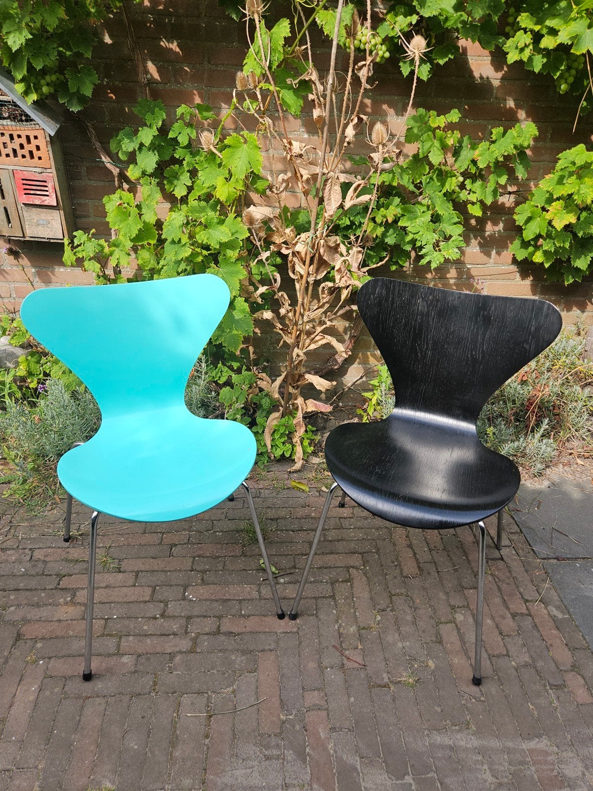 Fritz Hansen Vlinderstoel - Zwart en Turquoise (2 stuks), Huis en Inrichting, Ophalen, Gebruikt, Twee, Overige kleuren