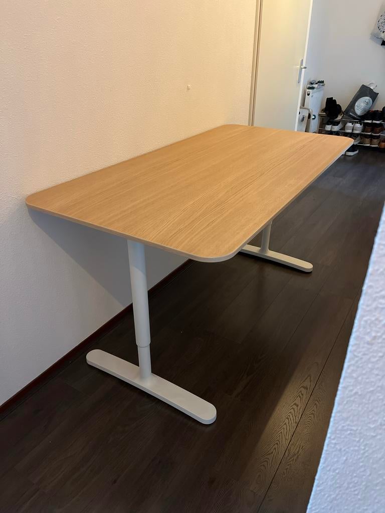 IKEA Modern Zit-sta Bureau - Wit met Houtnerf Blad, Ophalen, Zit-sta bureau, Hout, Zo goed als nieuw