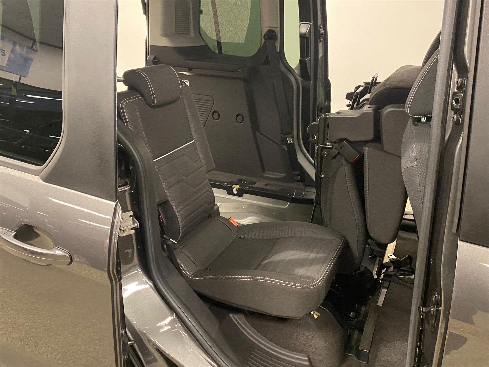 Ford Tourneo Connect Rolstoelauto 3+1 of 5+0, 12 maanden, Gebruikt, Zwart, Overige carrosserieën