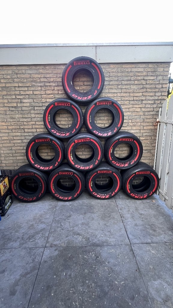 Pirelli F1 banden - decoratie, Ophalen of Verzenden, Gebruikt