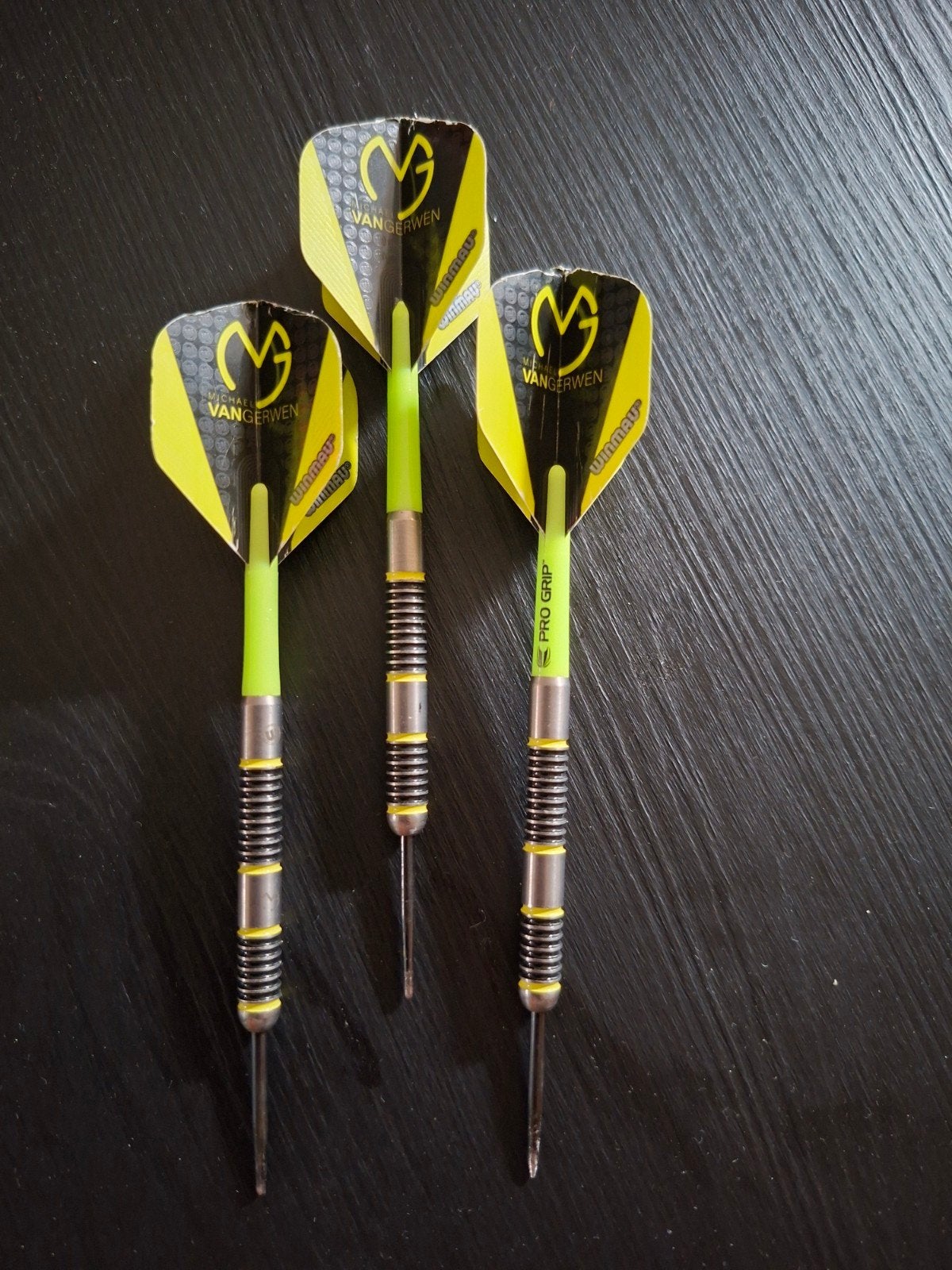 Michael van Gerwen dartpijlen 24 gram, Sport en Fitness, Darts, Ophalen, Gebruikt, Pijlen