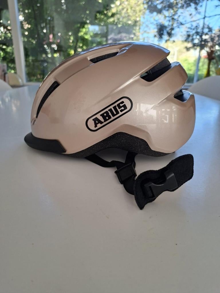 ABUS Fietshelm maar M, Fietsen en Brommers, Fietsaccessoires | Fietshelmen, Ophalen, M, Zo goed als nieuw, Abus