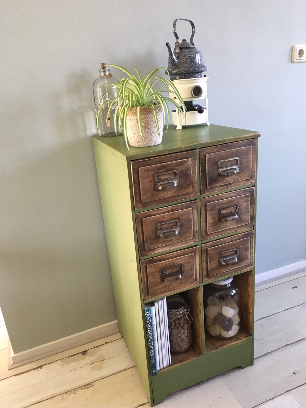 Brocante apothekers kastje, Ophalen