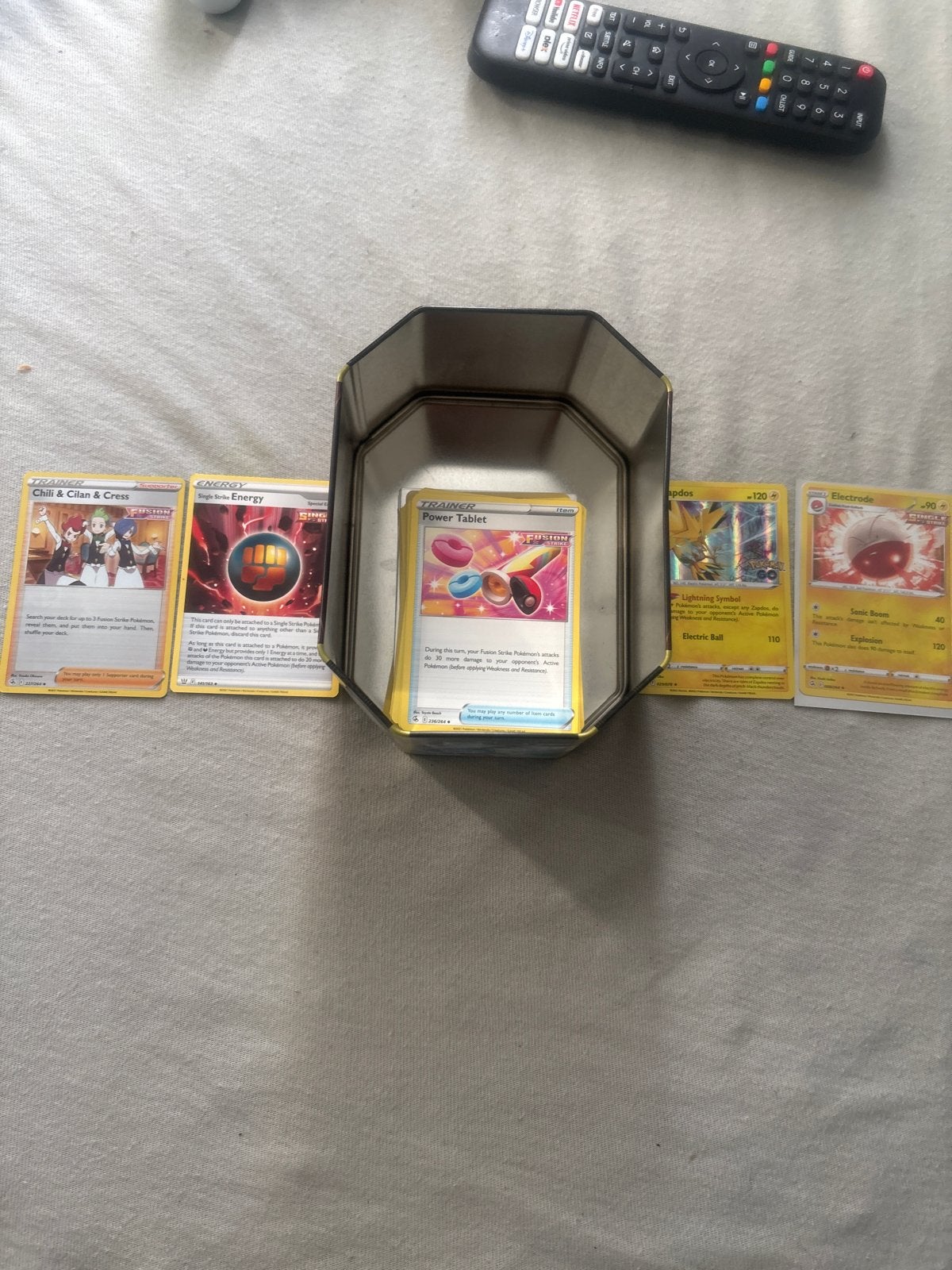 Pokémon kaarten collectie met blik - Zapdos, Electrode, Trai, Ophalen of Verzenden, Gebruikt, Meerdere kaarten