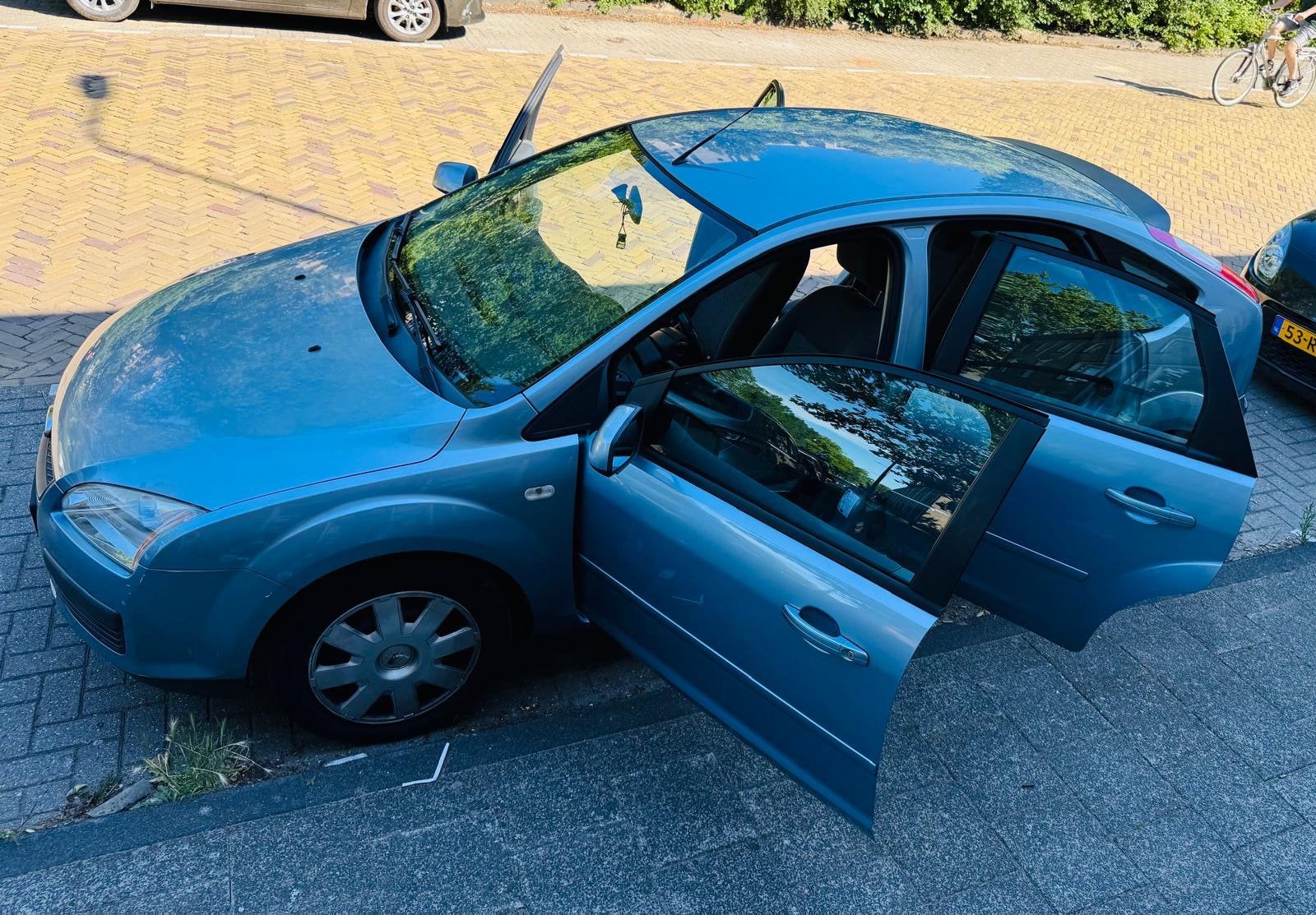Ford Focus 1.6 74KW 5D 2007 Blauw, 1596 cc, 15 km/l, 4 cilinders, Blauw