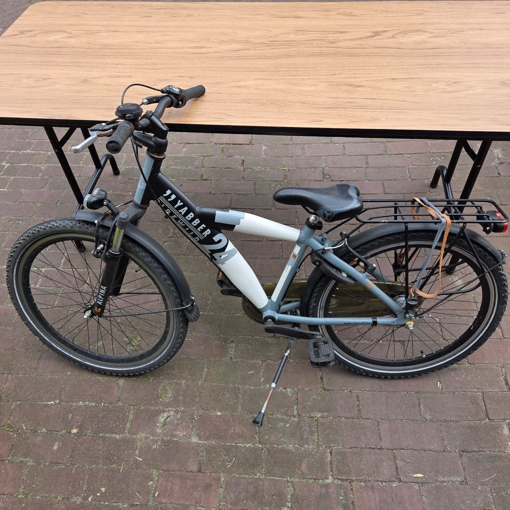 Yabber 24 inch kinderfiets in goede staat, Ophalen, 20 inch of meer, Gebruikt, Alpina  yabber