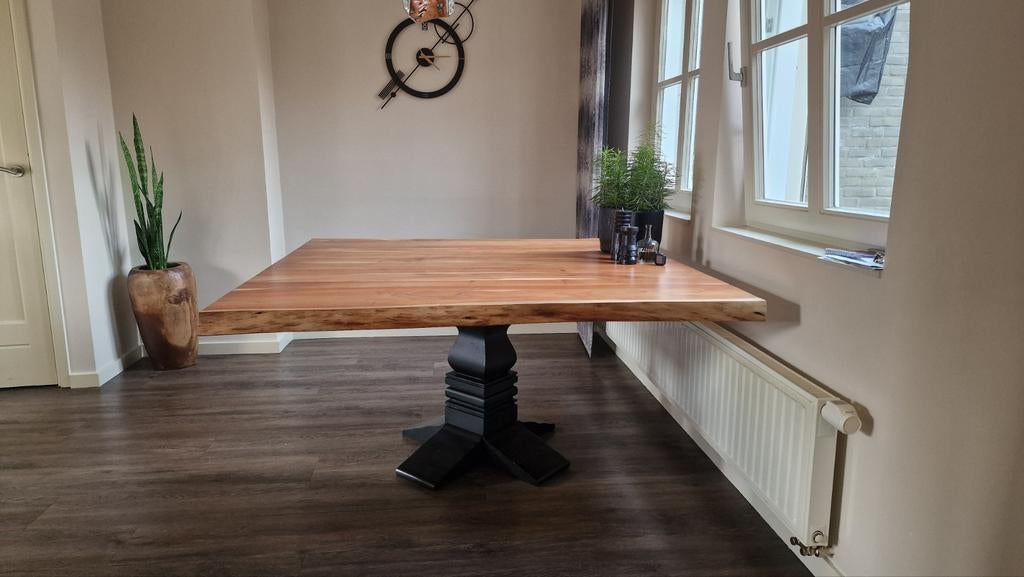 Robuuste eettafel 150x150 cm, Huis en Inrichting, Bureaus, Gebruikt, Ophalen