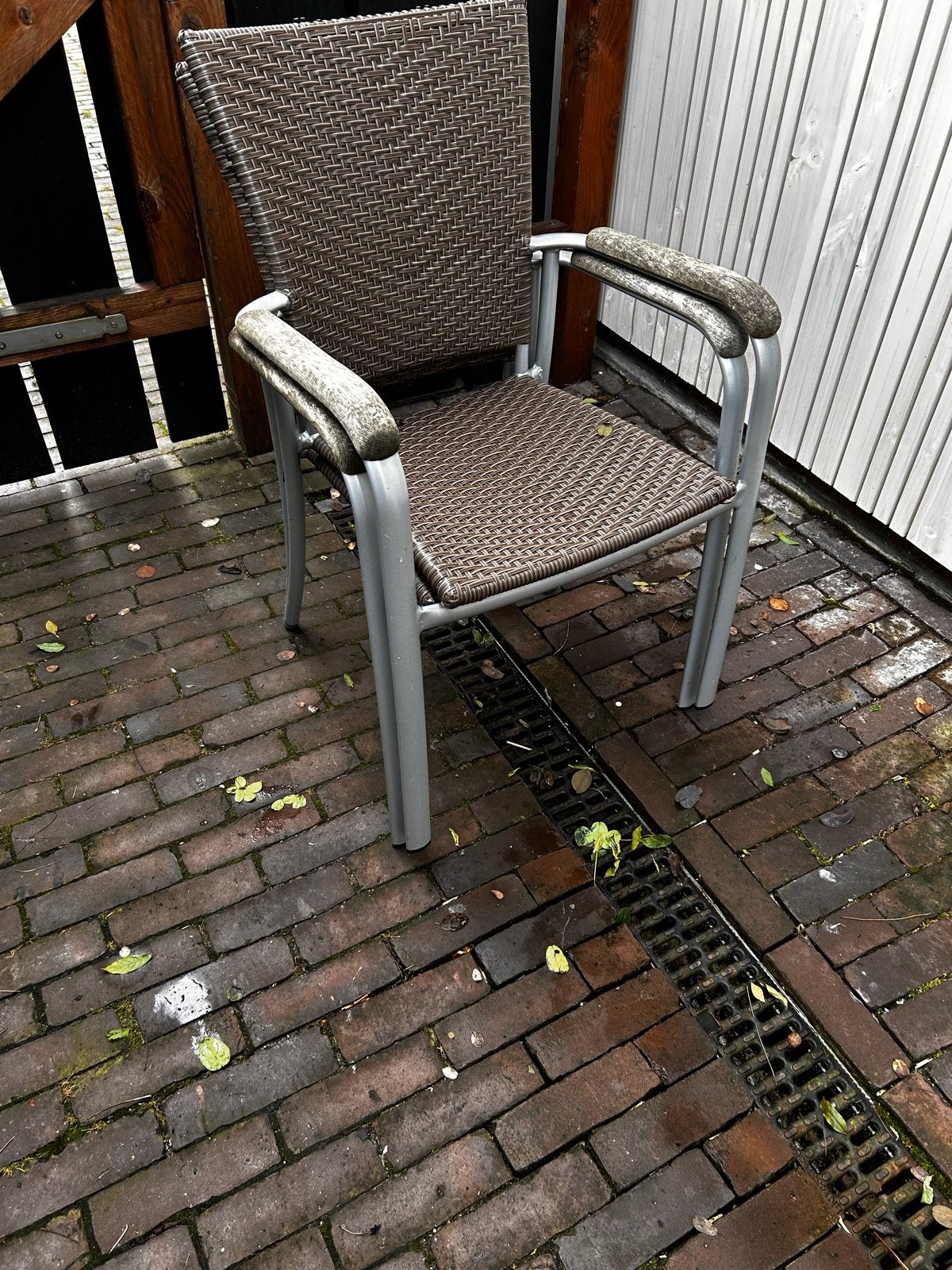 2 Tuinstoelen metaal en kunststof, gratis af te halen, Tuin en Terras, Ophalen, Gebruikt, Metaal
