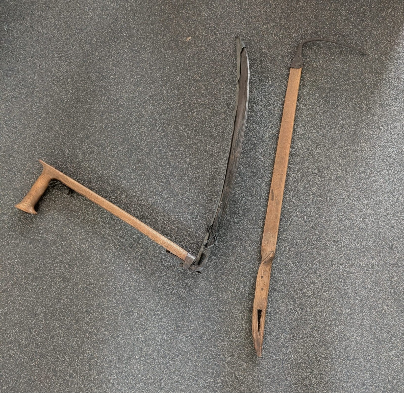 Antieke zicht en pikhaak - Decoratieve Landbouwwerktuigen, Antiek en Kunst, Antiek | Gereedschap en Instrumenten, Ophalen